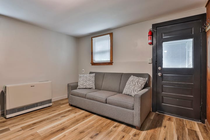 Beautiful & Cozy Cottage In Laconia - Weirs Beach, NH