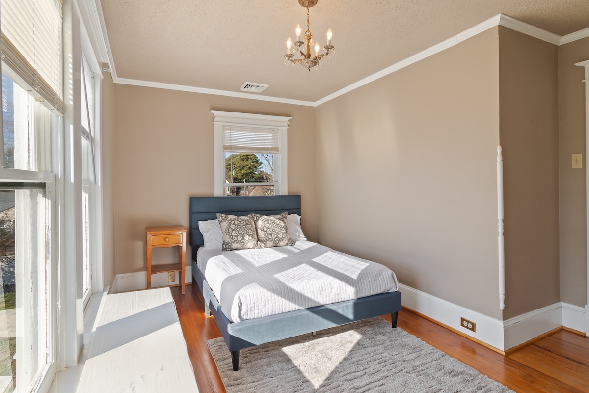 Second floor bedroom with queen size bed, full bath steps away in the hall.