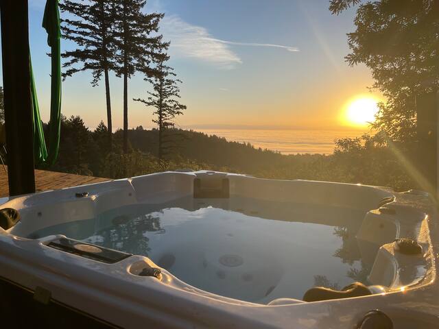 NEW! Woodside Retreat: Gorgeous Views & Hot Tub gallery image 2