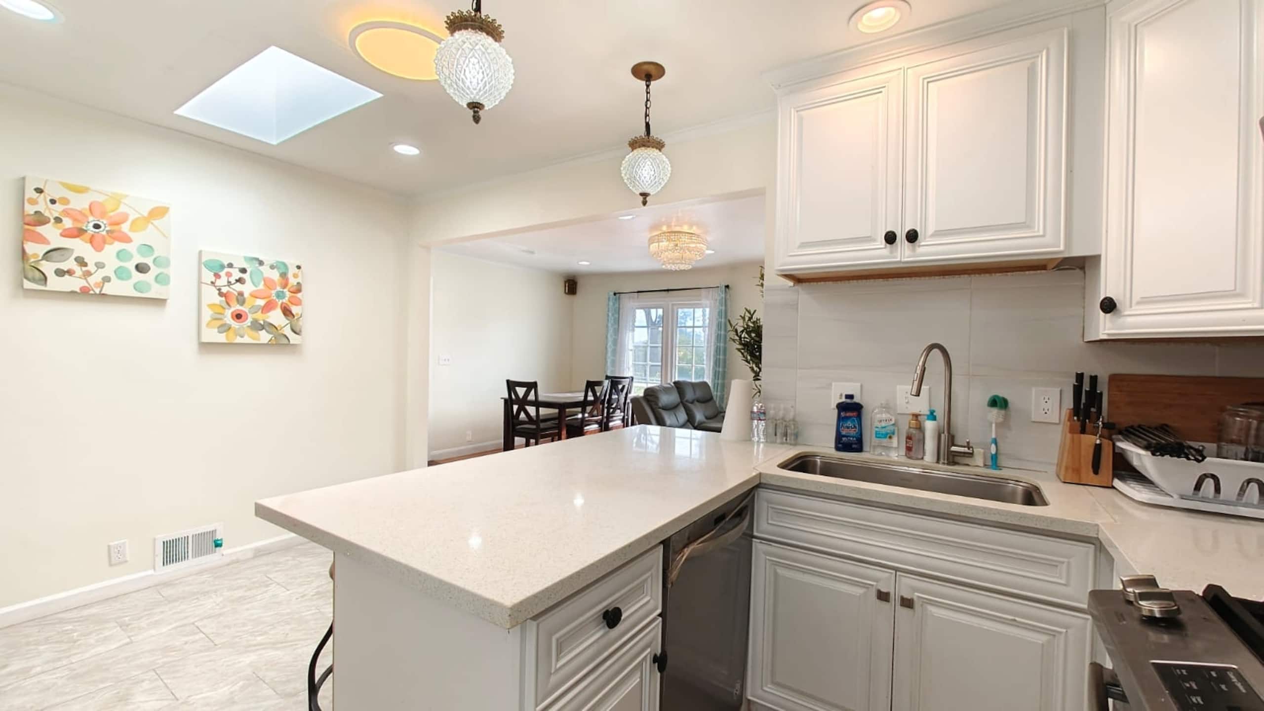 Home in San Francisco · ★4.74 · 3 bedrooms · 4 beds · 2 baths - Image 11