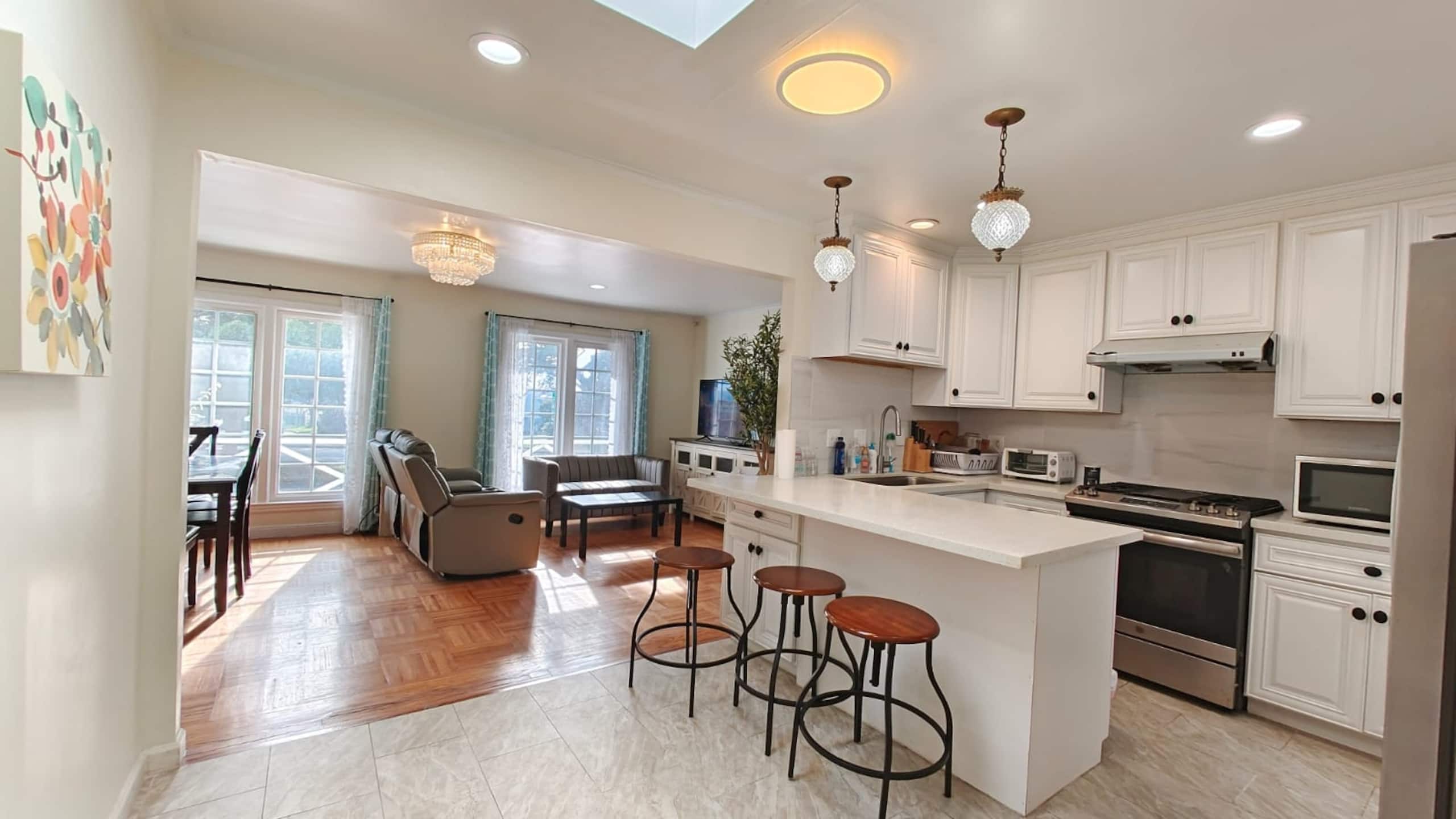 Home in San Francisco · ★4.74 · 3 bedrooms · 4 beds · 2 baths - Image 4