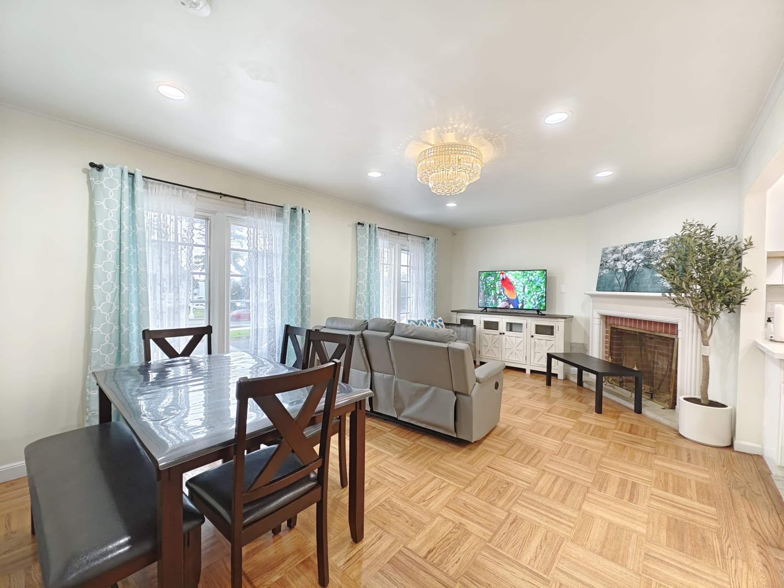 Home in San Francisco · ★4.74 · 3 bedrooms · 4 beds · 2 baths - Image 6