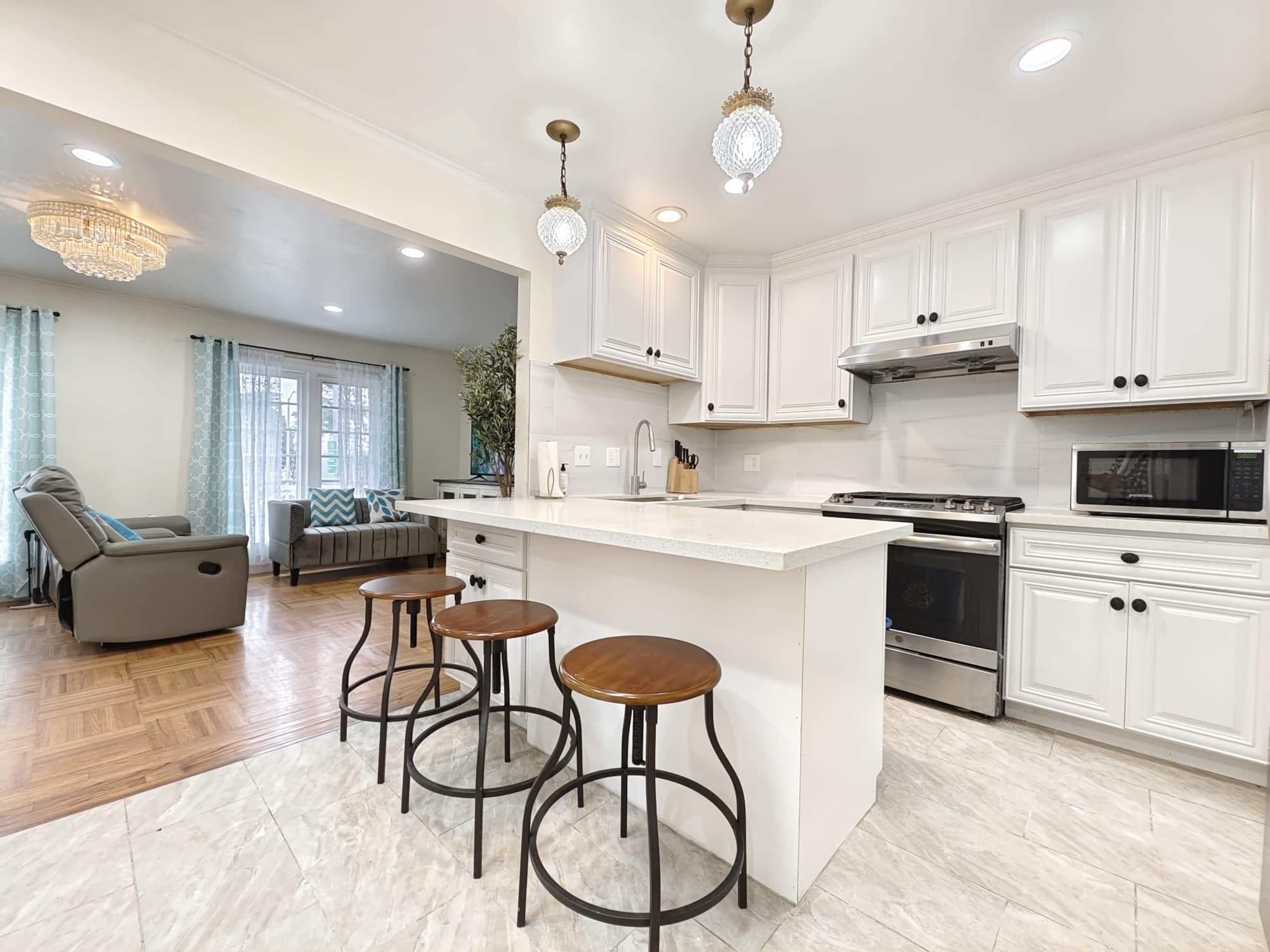 Home in San Francisco · ★4.74 · 3 bedrooms · 4 beds · 2 baths - Image 10