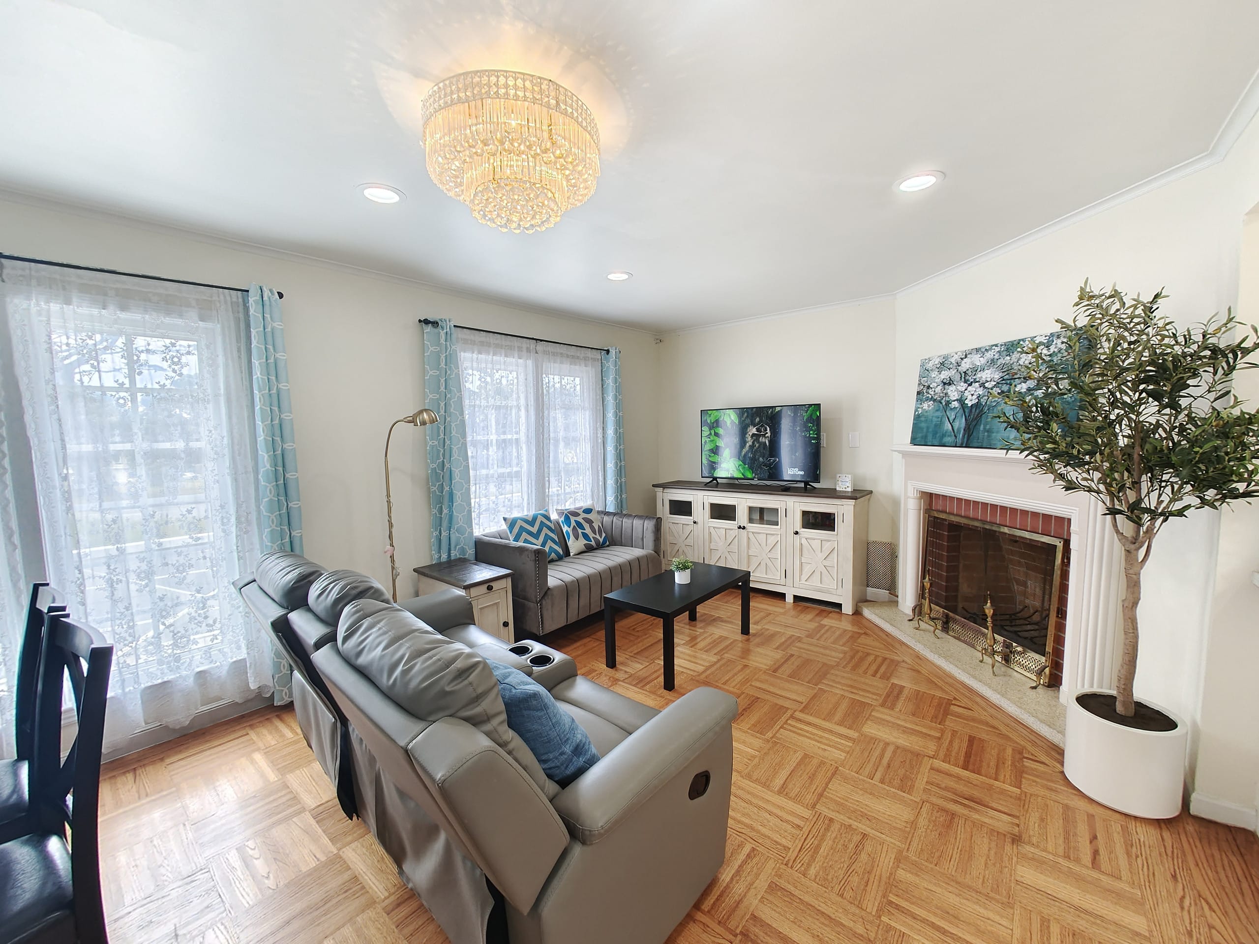 Home in San Francisco · ★4.74 · 3 bedrooms · 4 beds · 2 baths - Image 2