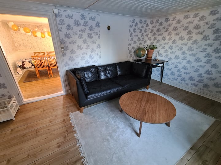Svensk Röd Stuga Från 1800-talet - Västmanlands län