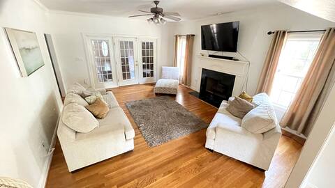 KING & QUEEN Suites + 3 EXTRA BRs - Fiber Internet