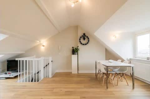 Popular Airbnb listing: Beautiful penthouse near Rai and centre in Scheldebuurt Midden