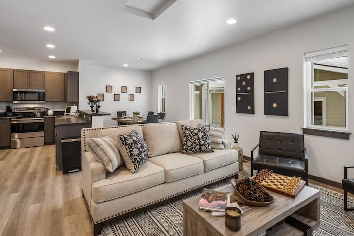 Downtown Duplex | Game Room | Mountain Music