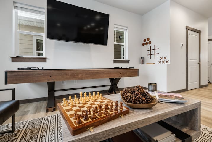 Downtown Duplex | Game Room | Mountain Music gallery image 5