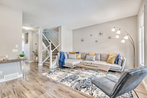 Popular Airbnb listing: Bluestone - Executive Stay w/ Garage, AC, sleeps 7 in Seton