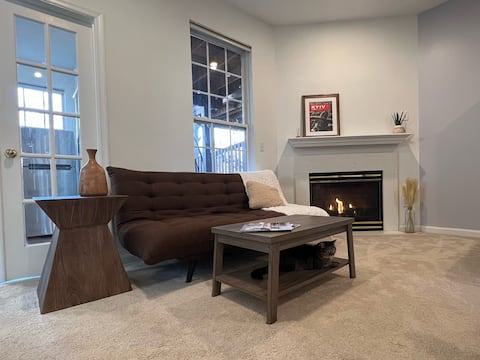 Woodland Park Studio | Yard & walkable to Metro