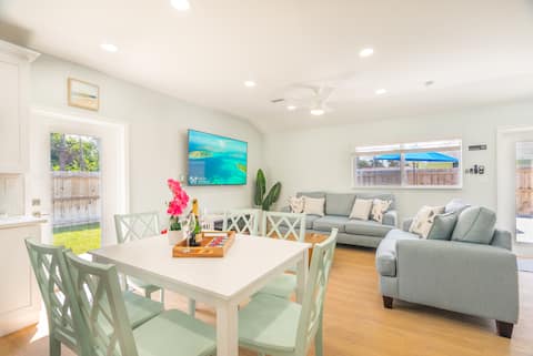 Key Largo Style Hideaway Minutes From Beach!