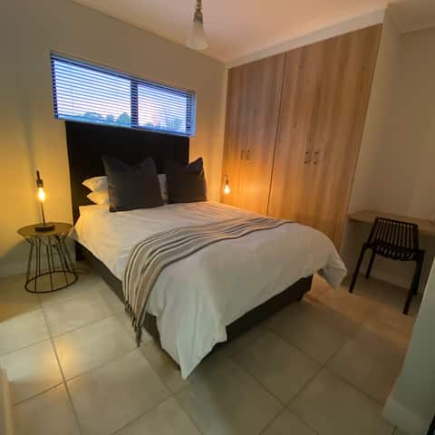 Modern 1BR Near OR Tambo | Wi-Fi | Secure Parking