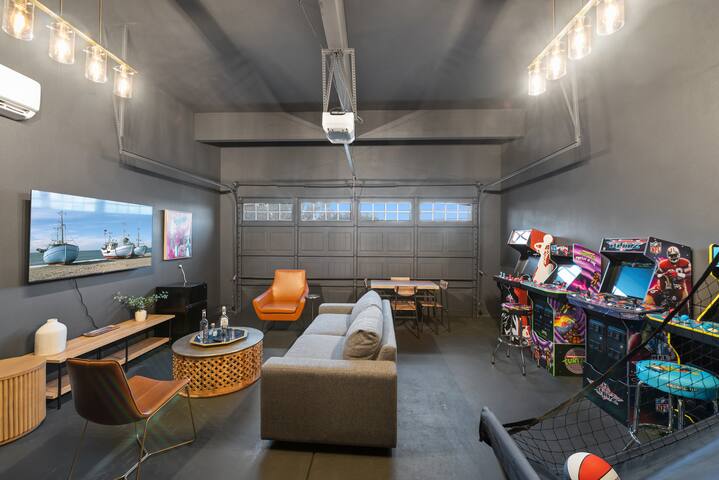 Up to 16- Main+Guest home+Gameroom+POOL+Yard+Grill gallery image 4