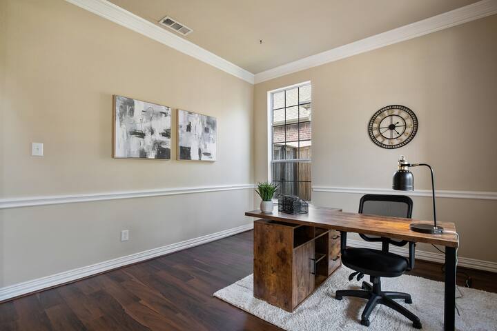 TCH – Spacious 5bd/4.5ba in Fort Worth with Office gallery image 3