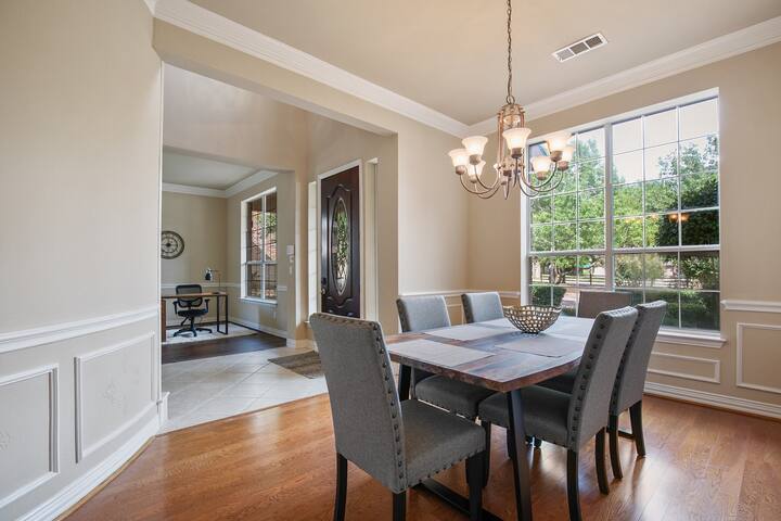 TCH – Spacious 5bd/4.5ba in Fort Worth with Office gallery image 4