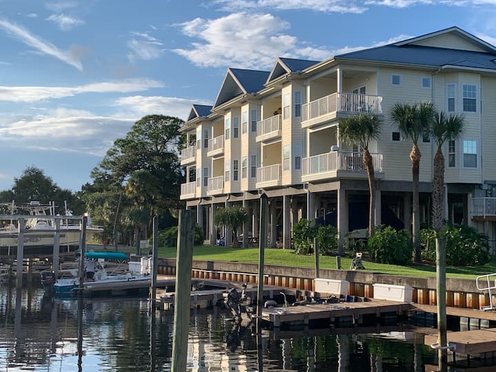 Best Location/Private Boat Slip at Suwannee Cove! Condominiums for Rent in Suwannee, Florida