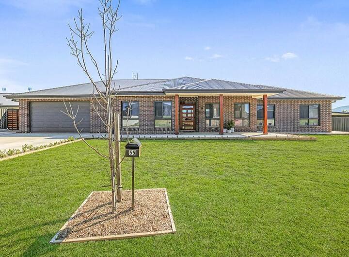 Music Festival Retreat Houses for Rent in Calala, New South Wales