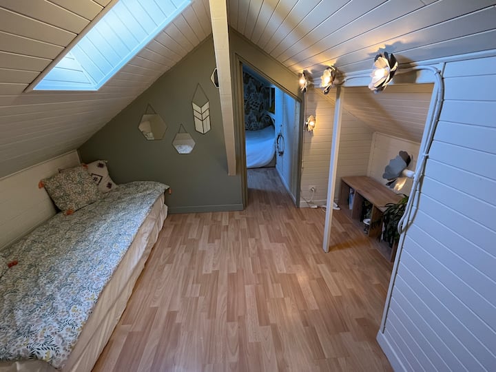 חדר למעלה עם אפשרות לישון עבור 2 אנשים על מזרן