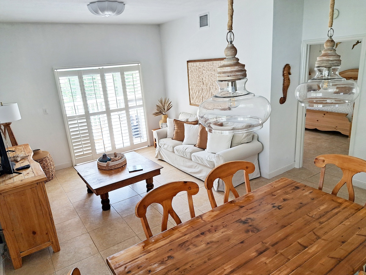 MaraVilla Bimini Bay, Golf cart Optional Apartments for Rent in