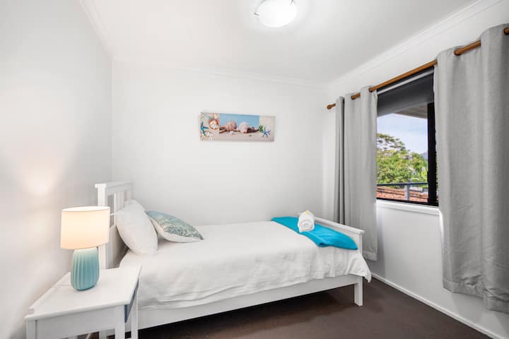 Bedroom 2, king single trundle bed