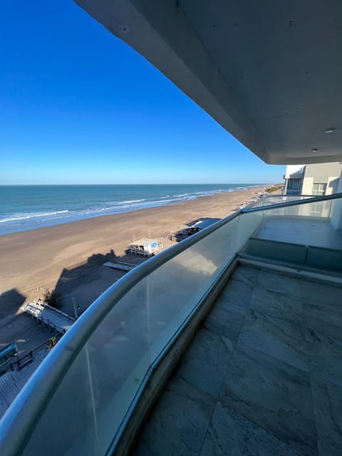 Successful Airbnb property: A semi-floor apartment facing the sea in Monte Hermoso