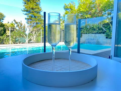 Private, spacious poolside studio in Avoca Beach