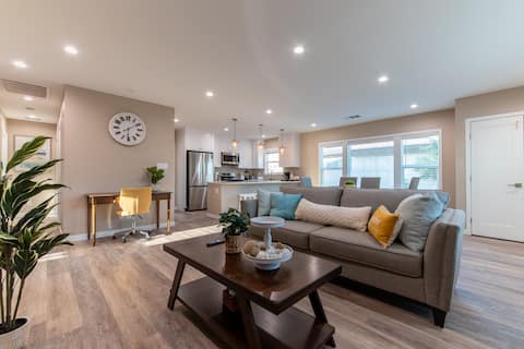 Sunny 3BR2BA King Bed Home Near Disney & Beaches