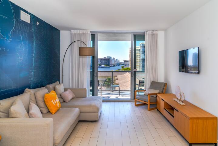 2BR Amazing SouthBayView Condo with Kitchen gallery image 2