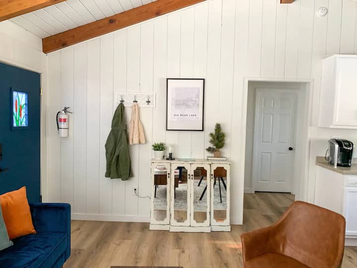 Modern Cabin, Huge Yard, Ev Charger & Central A/c! - Big Bear Lake, CA