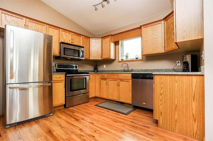 Home away from Home – 4BDRM gallery image 2