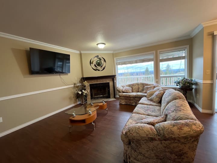 Beautiful 4 Bed Spacious Home - Abbotsford