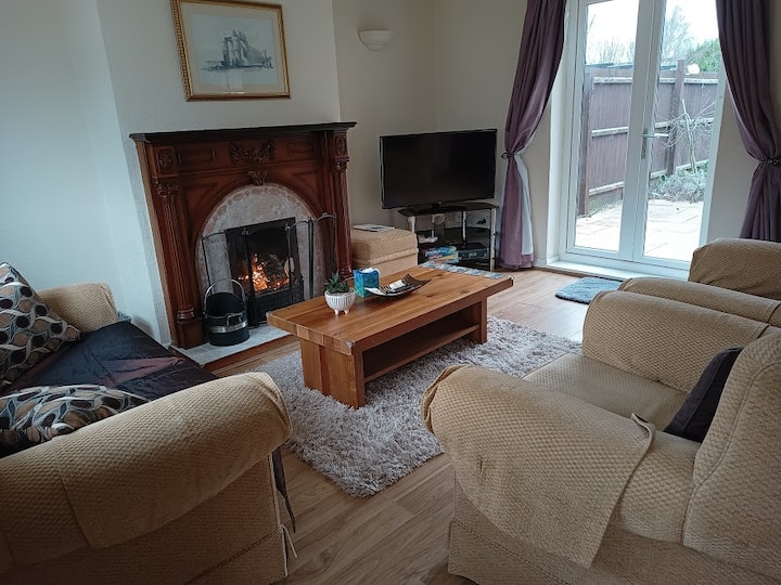 3/4 Bedrooms Upto  6 Persons +Dogs Ev & Parking - Spalding