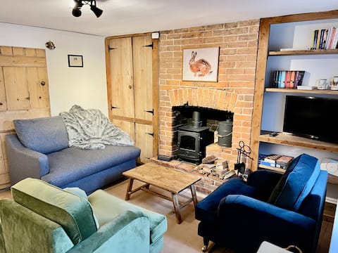 Popular Airbnb listing: Cosy Quince Cottage in King's Lynn And West Norfolk
