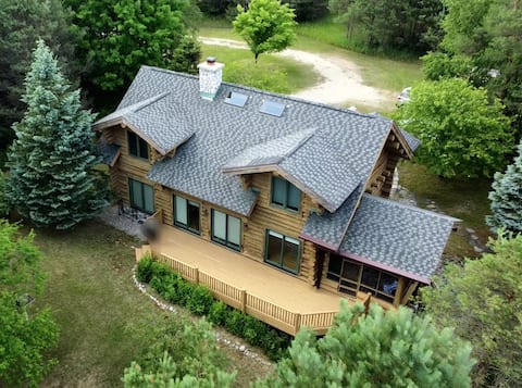 Betsie River Log Cabin
Thompsonville, MI