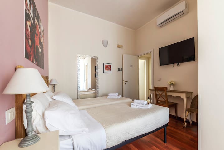 4 beds/4 baths flat near Vatican and metro! gallery image 4