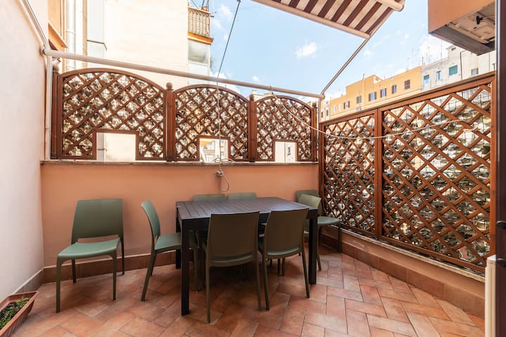 4 beds/4 baths flat near Vatican and metro! gallery image 2
