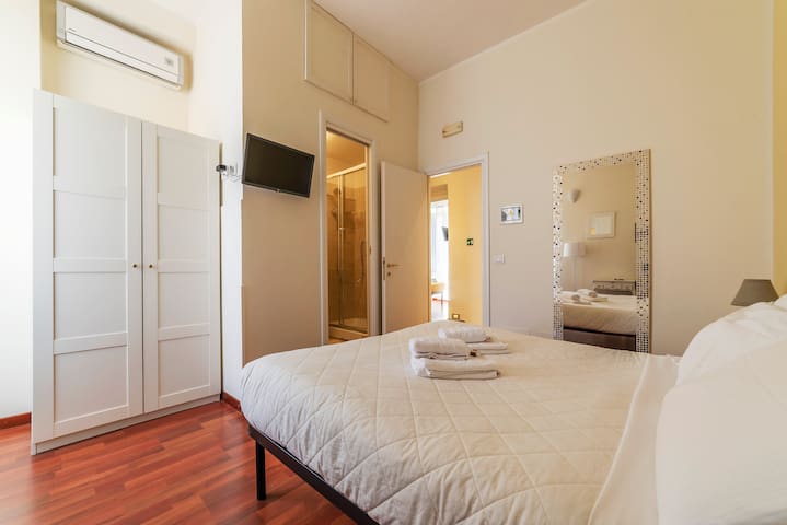 4 beds/4 baths flat near Vatican and metro! gallery image 5