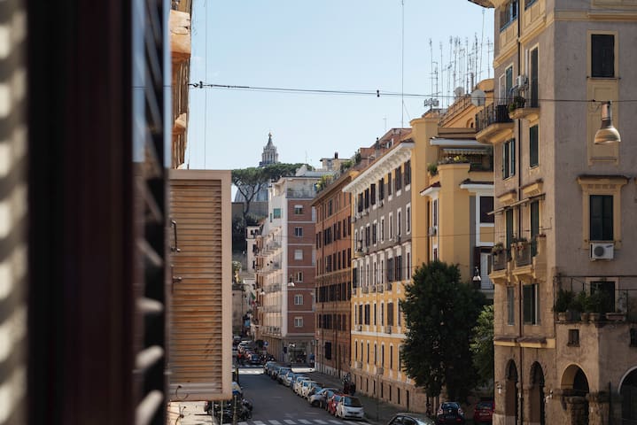 4 beds/4 baths flat near Vatican and metro! gallery image 3