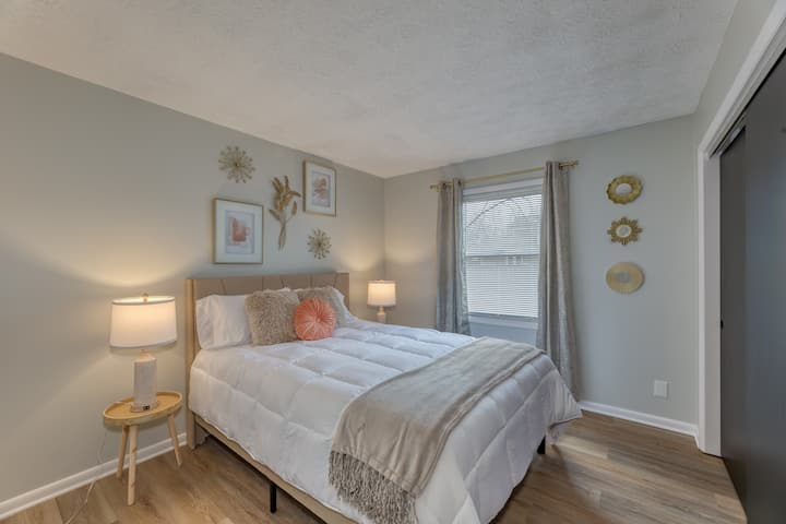 Queen bedroom with large closet