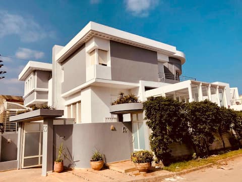 3 Rooms Beachfront house with a pool