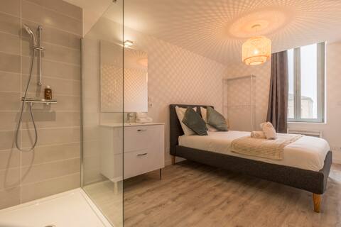Grand Atypical Apartment in the city center