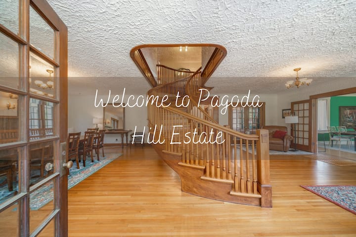 Pagoda Hill Estate w/ HOT TUB! Sleeps 12! - Houses for Rent in Hot