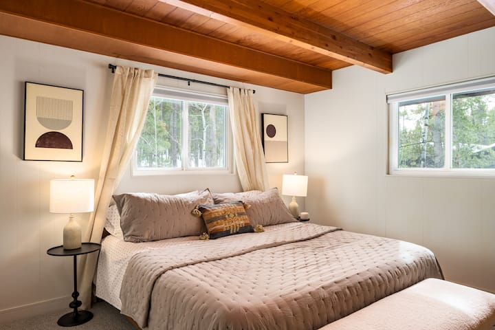 Main Level bedroom with King Size Bed.