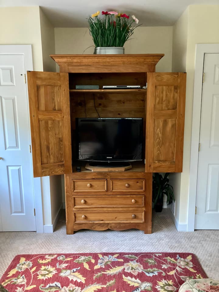 تلفزيون في غرفة النوم رقم3