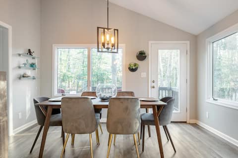 OC Gateway: Modern 4BR/2.5BA home (dog friendly)