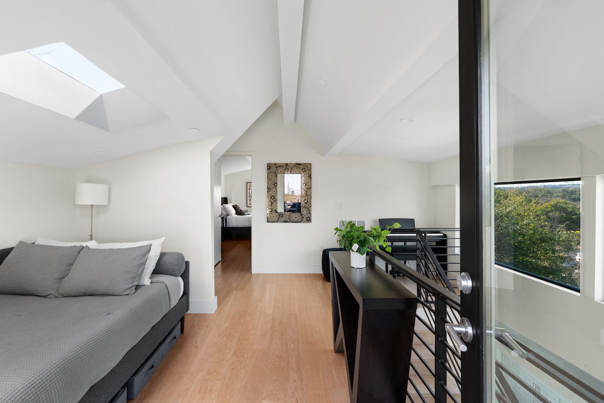 The third-story loft area features a full-size bed, Yamaha piano keyboard, full bathroom and access to another guest room and rooftop deck.