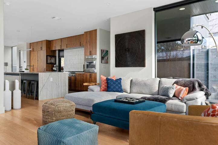 Prime Spot, Heated Pool Oasis, Skyline Views gallery image 4