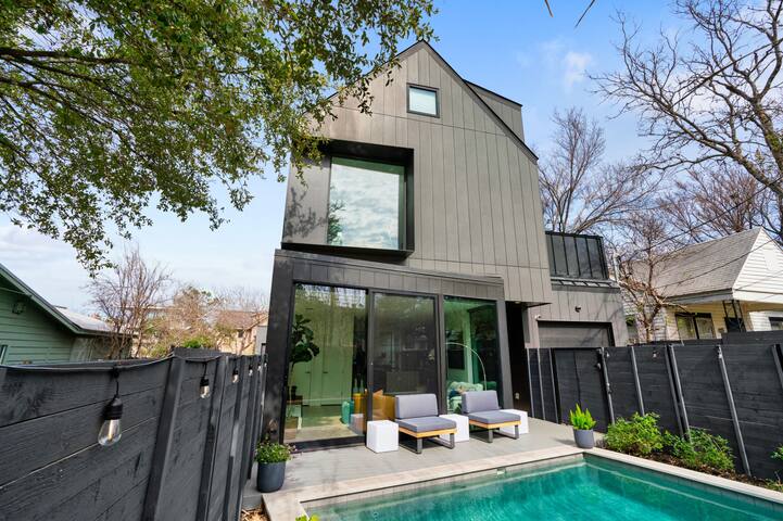 Prime Spot, Heated Pool Oasis, Skyline Views gallery image 3