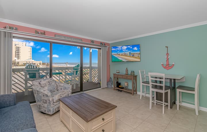 302 - Ocean Front On Main St. / King Bed Suite - South Carolina